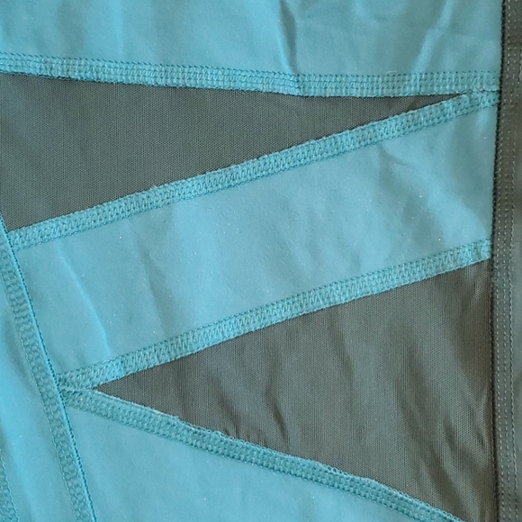 Reebok matching mesh leggings and sports bra - Picture 2 of 2